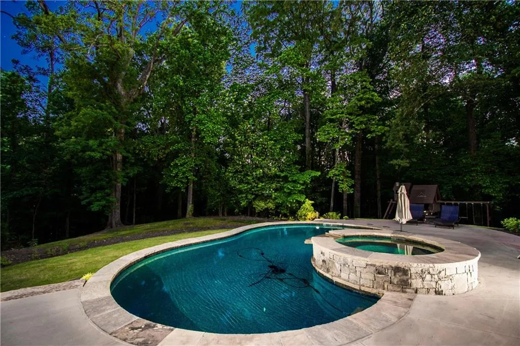 525 Forest Hills Drive, Atlanta, Georgia 30342, 5 Bedrooms Bedrooms, ,4 BathroomsBathrooms,Residential,Sold,525 Forest Hills Drive,5850471