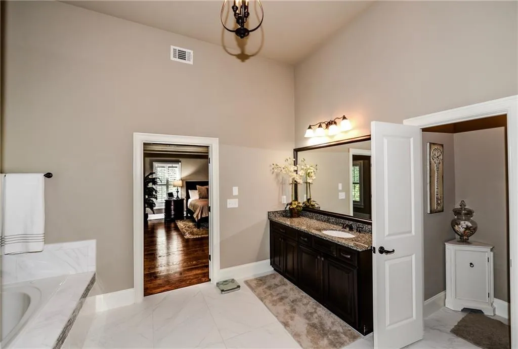 525 Forest Hills Drive, Atlanta, Georgia 30342, 5 Bedrooms Bedrooms, ,4 BathroomsBathrooms,Residential,Sold,525 Forest Hills Drive,5850471