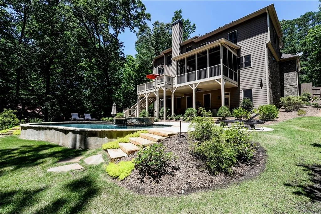 525 Forest Hills Drive, Atlanta, Georgia 30342, 5 Bedrooms Bedrooms, ,4 BathroomsBathrooms,Residential,Sold,525 Forest Hills Drive,5850471