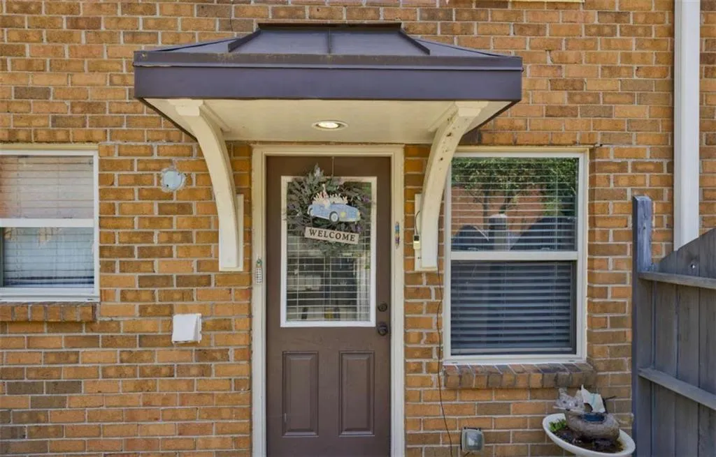 105 River Drive N, Sandy Springs, Georgia 30350, 2 Bedrooms Bedrooms, ,2 BathroomsBathrooms,Residential,For Sale,105 River Drive N,7619394