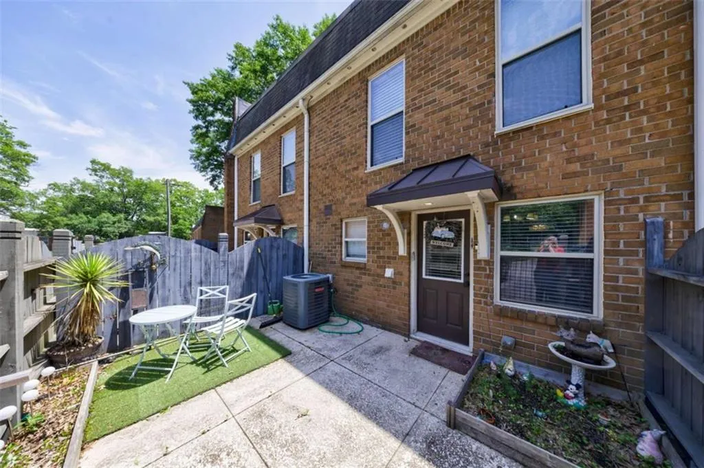 105 River Drive N, Sandy Springs, Georgia 30350, 2 Bedrooms Bedrooms, ,2 BathroomsBathrooms,Residential,For Sale,105 River Drive N,7619394