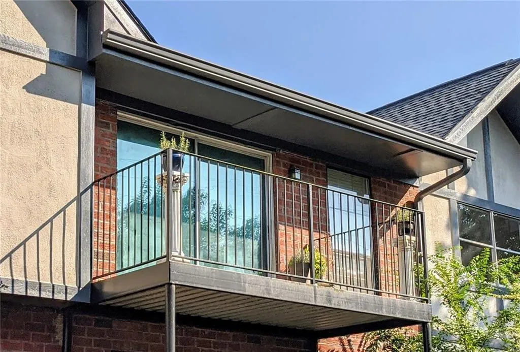 6851 Roswell Road Unit F36, Sandy Springs, Georgia 30328, 1 Bedroom Bedrooms, ,1 BathroomBathrooms,Residential,Sold,6851 Roswell Road Unit F36,6776550