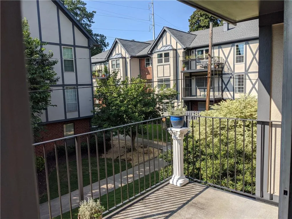 6851 Roswell Road Unit F36, Sandy Springs, Georgia 30328, 1 Bedroom Bedrooms, ,1 BathroomBathrooms,Residential,Sold,6851 Roswell Road Unit F36,6776550