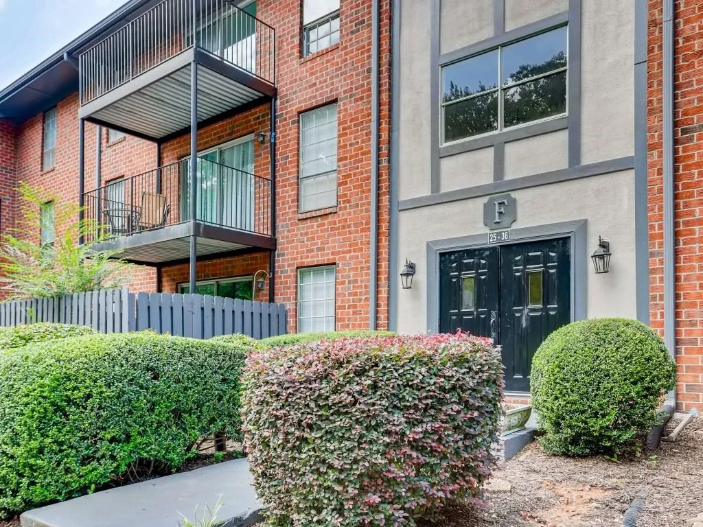 6851 Roswell Road Unit F36, Sandy Springs, Georgia 30328, 1 Bedroom Bedrooms, ,1 BathroomBathrooms,Residential,Sold,6851 Roswell Road Unit F36,6776550