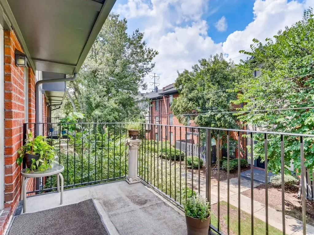 6851 Roswell Road Unit F36, Sandy Springs, Georgia 30328, 1 Bedroom Bedrooms, ,1 BathroomBathrooms,Residential,Sold,6851 Roswell Road Unit F36,6776550