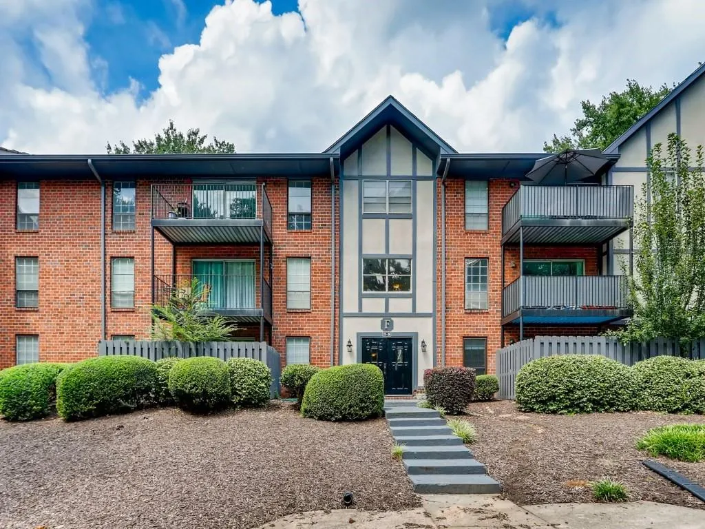6851 Roswell Road Unit F36, Sandy Springs, Georgia 30328, 1 Bedroom Bedrooms, ,1 BathroomBathrooms,Residential,Sold,6851 Roswell Road Unit F36,6776550