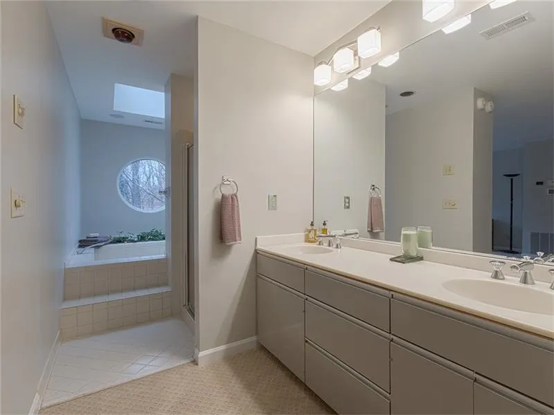 540 Elden Drive, Sandy Springs, Georgia 30342, 3 Bedrooms Bedrooms, ,3 BathroomsBathrooms,Residential,Sold,540 Elden Drive,5802167