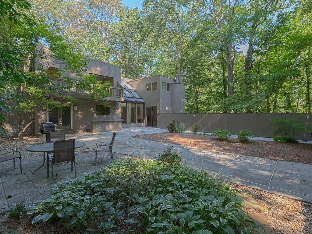 540 Elden Drive, Sandy Springs, Georgia 30342, 3 Bedrooms Bedrooms, ,3 BathroomsBathrooms,Residential,Sold,540 Elden Drive,5802167