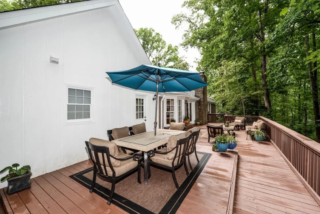 350 Thornwood Drive, Sandy Springs, Georgia 30328, 4 Bedrooms Bedrooms, ,4 BathroomsBathrooms,Residential,Sold,350 Thornwood Drive,5857358