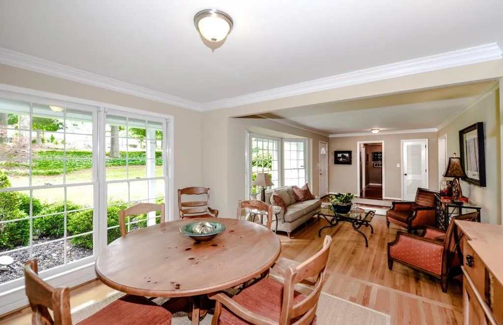 350 Thornwood Drive, Sandy Springs, Georgia 30328, 4 Bedrooms Bedrooms, ,4 BathroomsBathrooms,Residential,Sold,350 Thornwood Drive,5857358