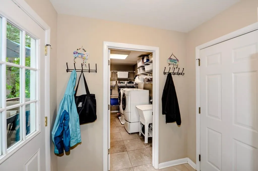 350 Thornwood Drive, Sandy Springs, Georgia 30328, 4 Bedrooms Bedrooms, ,4 BathroomsBathrooms,Residential,Sold,350 Thornwood Drive,5857358