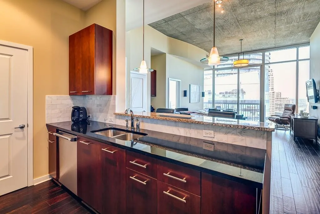 3324 Peachtree Road Ne Unit 3005, Atlanta, Georgia 30326, 2 Bedrooms Bedrooms, ,2 BathroomsBathrooms,Residential,Sold,3324 Peachtree Road Ne Unit 3005,5632849