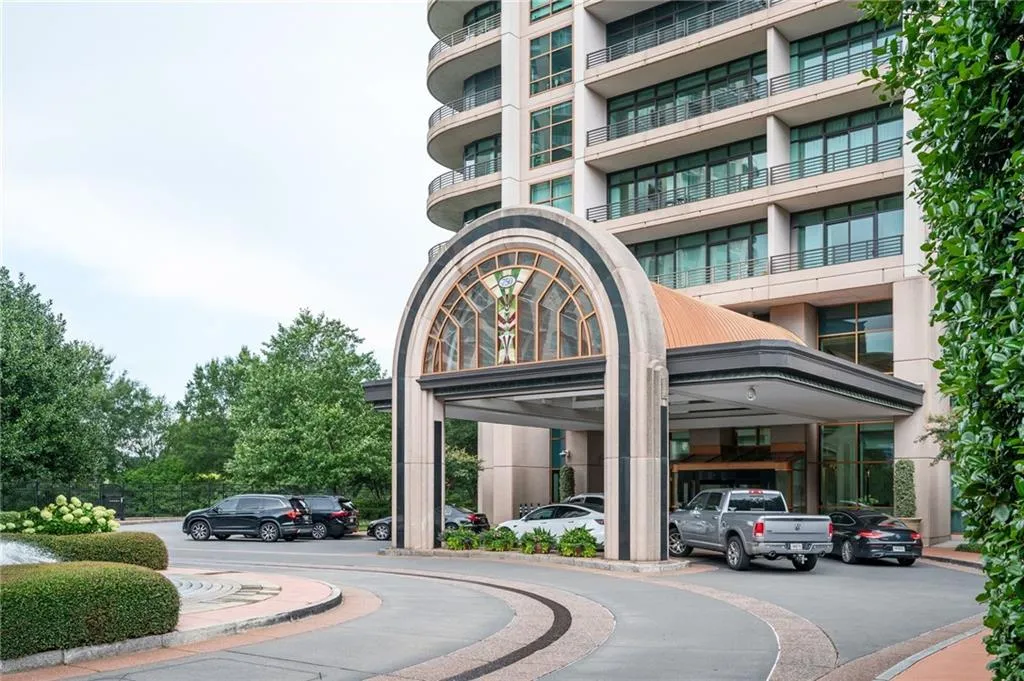 750 Park Avenue Ne Unit 21e, Atlanta, Georgia 30326, 2 Bedrooms Bedrooms, 0 ,2 BathroomsBathrooms,Residential,For Sale,750 Park Avenue Ne Unit 21e,7821659