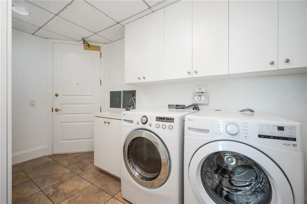 750 Park Avenue Ne Unit 21e, Atlanta, Georgia 30326, 2 Bedrooms Bedrooms, 0 ,2 BathroomsBathrooms,Residential,For Sale,750 Park Avenue Ne Unit 21e,7821659