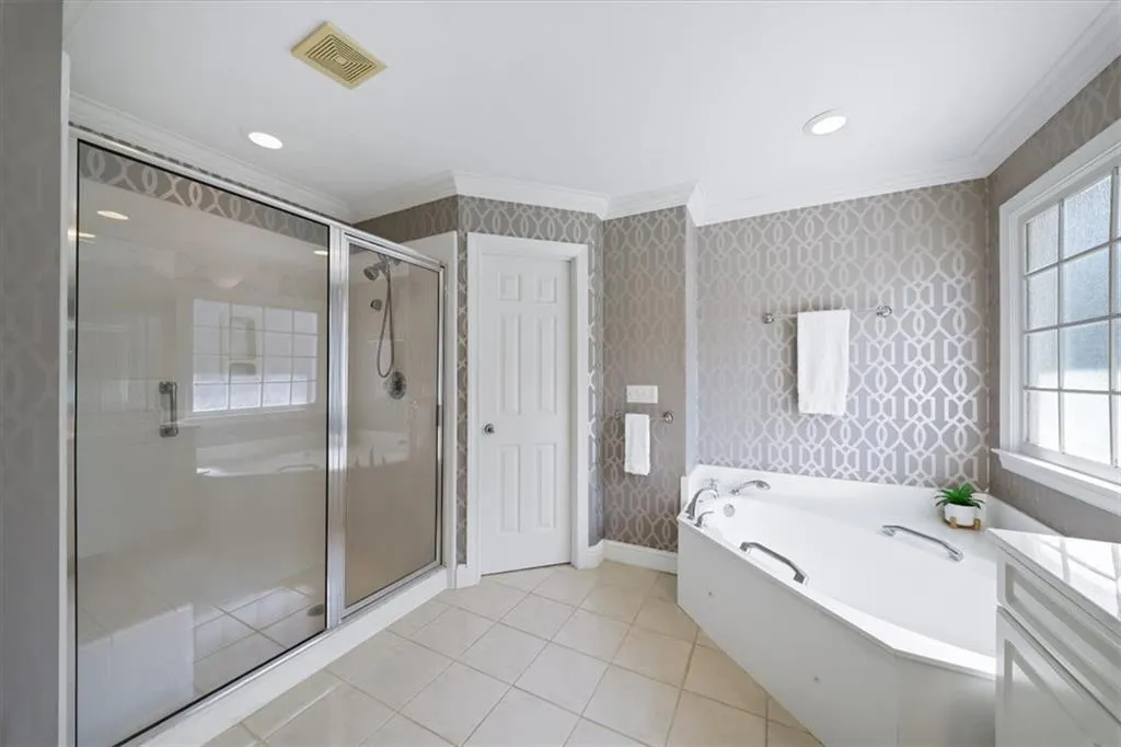 300 Nell Court, Atlanta, Georgia 30342, 4 Bedrooms Bedrooms, ,3 BathroomsBathrooms,Residential,For Sale,300 Nell Court,7733451