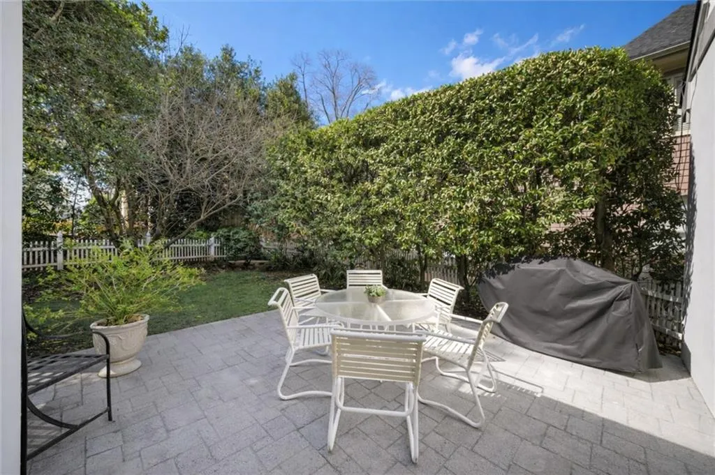 300 Nell Court, Atlanta, Georgia 30342, 4 Bedrooms Bedrooms, ,3 BathroomsBathrooms,Residential,For Sale,300 Nell Court,7733451
