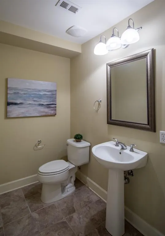 200 River Vista Drive Unit 215, Atlanta, Georgia 30339, 2 Bedrooms Bedrooms, ,2 BathroomsBathrooms,Residential,Sold,200 River Vista Drive Unit 215,5879025