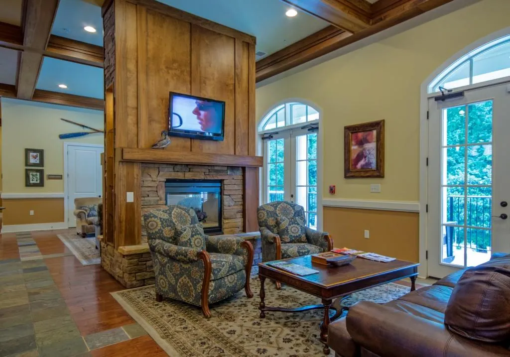 200 River Vista Drive Unit 215, Atlanta, Georgia 30339, 2 Bedrooms Bedrooms, ,2 BathroomsBathrooms,Residential,Sold,200 River Vista Drive Unit 215,5879025