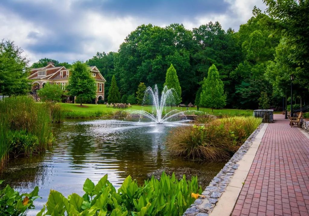 200 River Vista Drive Unit 215, Atlanta, Georgia 30339, 2 Bedrooms Bedrooms, ,2 BathroomsBathrooms,Residential,Sold,200 River Vista Drive Unit 215,5879025