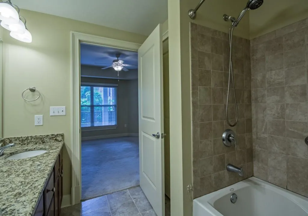 200 River Vista Drive Unit 215, Atlanta, Georgia 30339, 2 Bedrooms Bedrooms, ,2 BathroomsBathrooms,Residential,Sold,200 River Vista Drive Unit 215,5879025