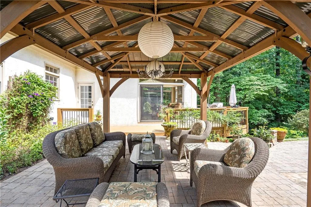 120 Churchill Drive, Sandy Springs, Georgia 30350, 5 Bedrooms Bedrooms, ,4 BathroomsBathrooms,Residential,Sold,120 Churchill Drive,7052127