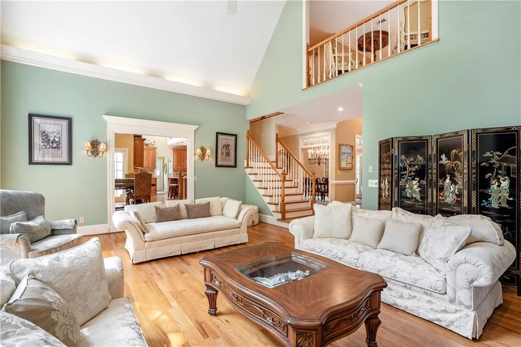 120 Churchill Drive, Sandy Springs, Georgia 30350, 5 Bedrooms Bedrooms, ,4 BathroomsBathrooms,Residential,Sold,120 Churchill Drive,7052127