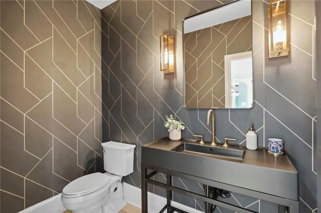 5420 New Wellington Close, Sandy Springs, Georgia 30327, 5 Bedrooms Bedrooms, ,4 BathroomsBathrooms,Residential,Sold,5420 New Wellington Close,7112848