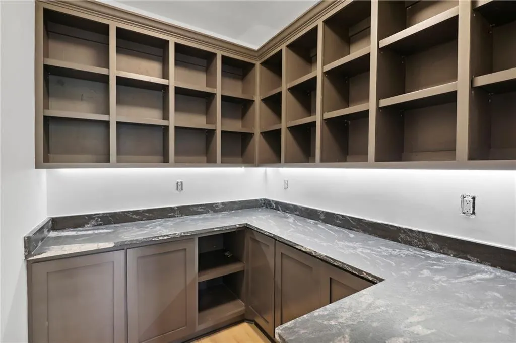 5420 New Wellington Close, Sandy Springs, Georgia 30327, 5 Bedrooms Bedrooms, ,4 BathroomsBathrooms,Residential,Sold,5420 New Wellington Close,7112848