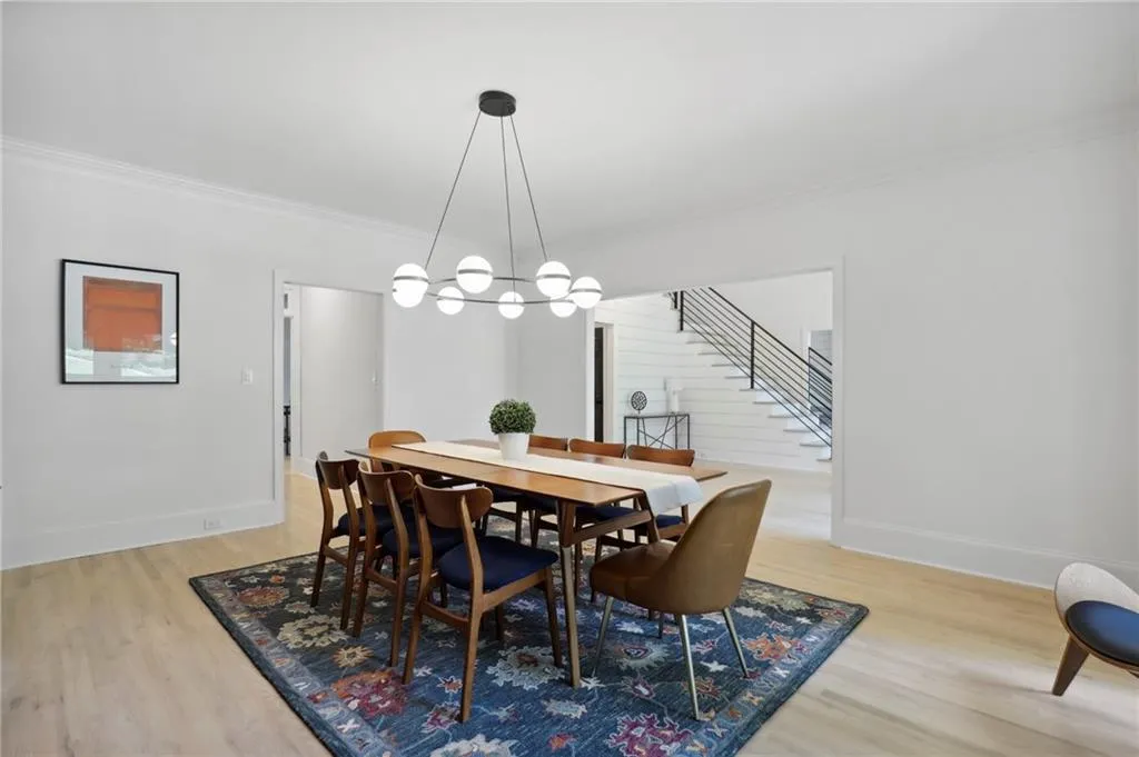 5420 New Wellington Close, Sandy Springs, Georgia 30327, 5 Bedrooms Bedrooms, ,4 BathroomsBathrooms,Residential,Sold,5420 New Wellington Close,7112848