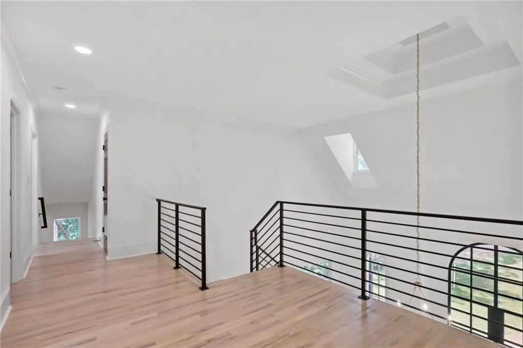 5420 New Wellington Close, Sandy Springs, Georgia 30327, 5 Bedrooms Bedrooms, ,4 BathroomsBathrooms,Residential,Sold,5420 New Wellington Close,7112848