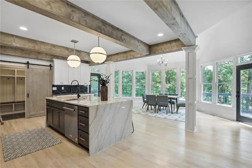 5420 New Wellington Close, Sandy Springs, Georgia 30327, 5 Bedrooms Bedrooms, ,4 BathroomsBathrooms,Residential,Sold,5420 New Wellington Close,7112848