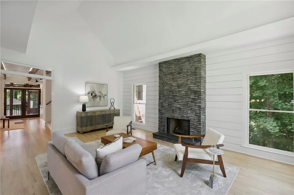 5420 New Wellington Close, Sandy Springs, Georgia 30327, 5 Bedrooms Bedrooms, ,4 BathroomsBathrooms,Residential,Sold,5420 New Wellington Close,7112848