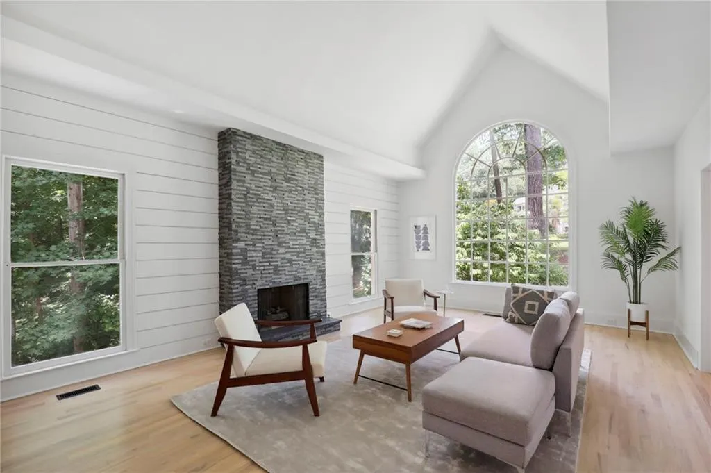 5420 New Wellington Close, Sandy Springs, Georgia 30327, 5 Bedrooms Bedrooms, ,4 BathroomsBathrooms,Residential,Sold,5420 New Wellington Close,7112848