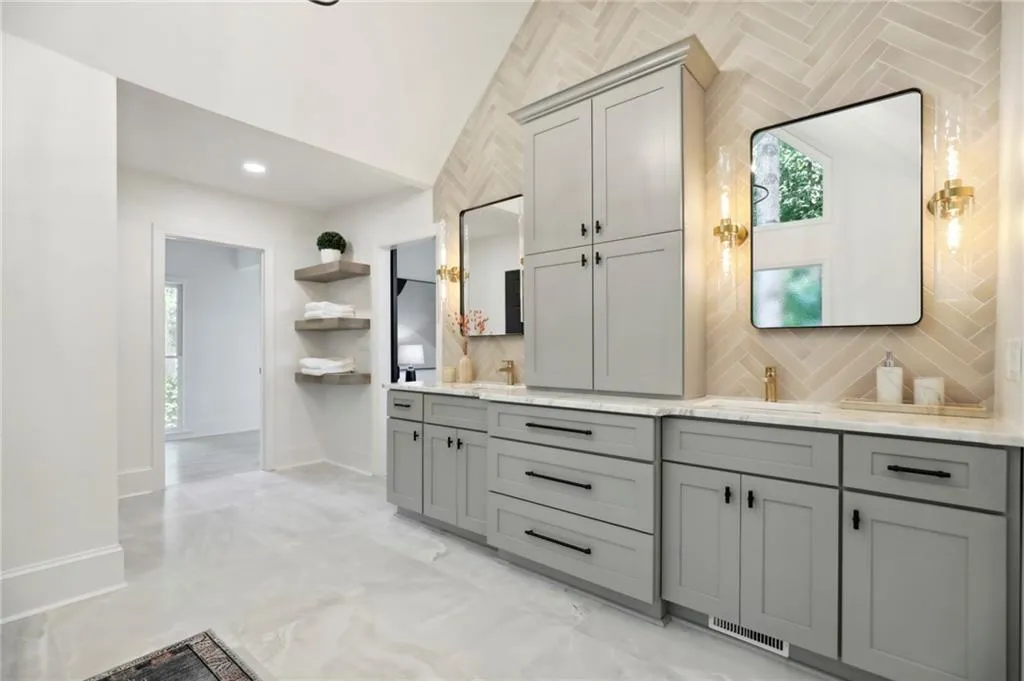 5420 New Wellington Close, Sandy Springs, Georgia 30327, 5 Bedrooms Bedrooms, ,4 BathroomsBathrooms,Residential,Sold,5420 New Wellington Close,7112848