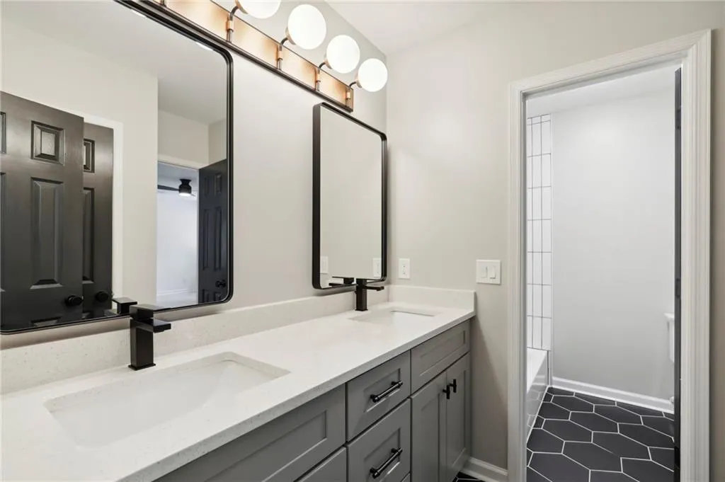 5420 New Wellington Close, Sandy Springs, Georgia 30327, 5 Bedrooms Bedrooms, ,4 BathroomsBathrooms,Residential,Sold,5420 New Wellington Close,7112848