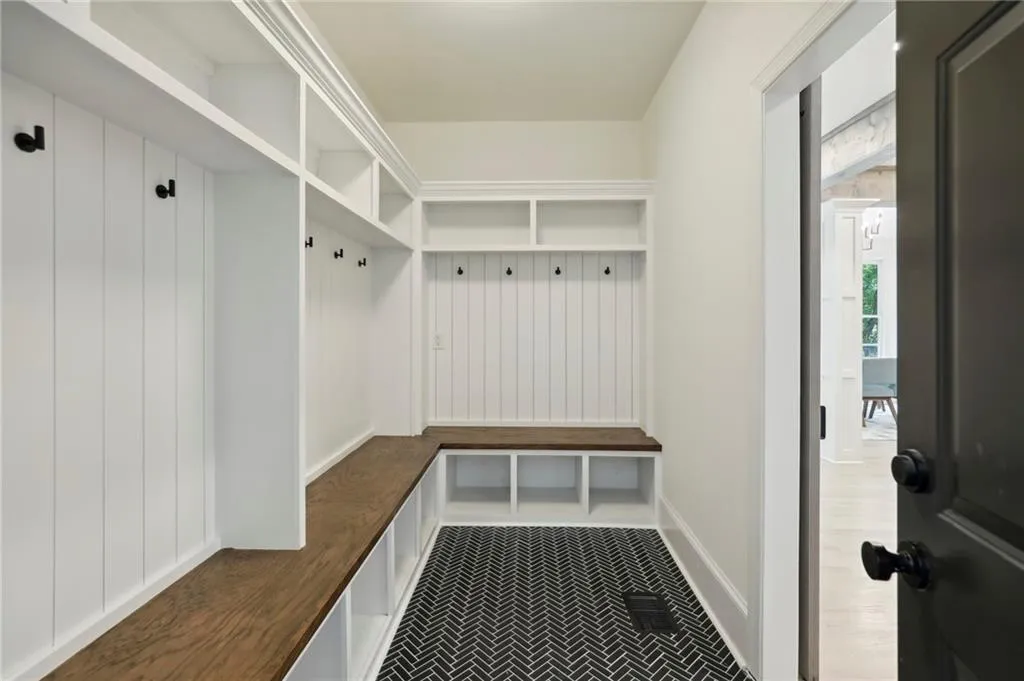 5420 New Wellington Close, Sandy Springs, Georgia 30327, 5 Bedrooms Bedrooms, ,4 BathroomsBathrooms,Residential,Sold,5420 New Wellington Close,7112848