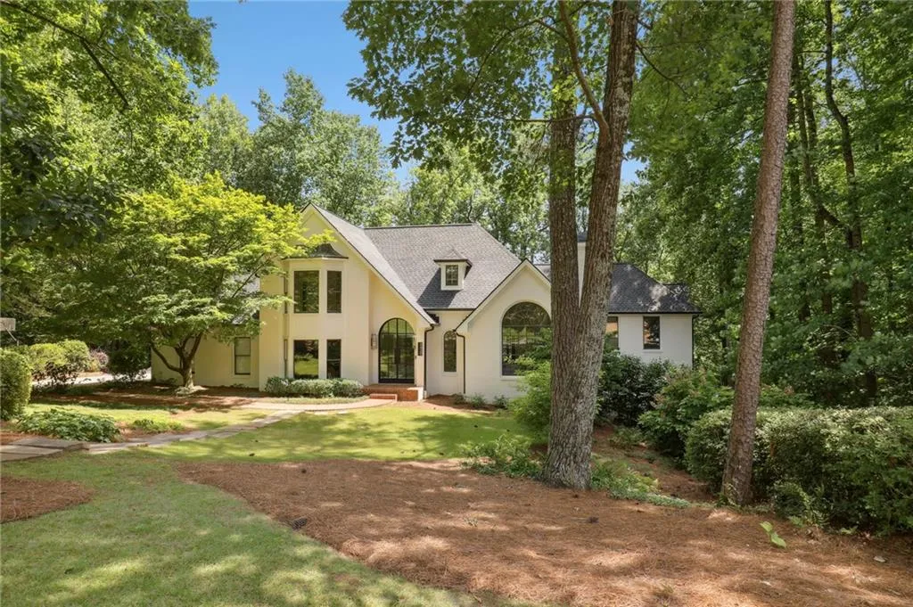 5420 New Wellington Close, Sandy Springs, Georgia 30327, 5 Bedrooms Bedrooms, ,4 BathroomsBathrooms,Residential,Sold,5420 New Wellington Close,7112848