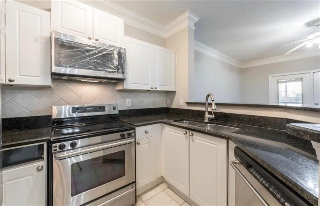 5559 Glenridge Drive Unit 1105, Atlanta, Georgia 30342, 1 Bedroom Bedrooms, ,1 BathroomBathrooms,Residential,Sold,5559 Glenridge Drive Unit 1105,6120907