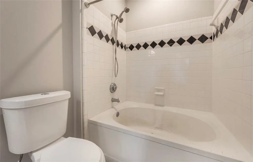 5559 Glenridge Drive Unit 1105, Atlanta, Georgia 30342, 1 Bedroom Bedrooms, ,1 BathroomBathrooms,Residential,Sold,5559 Glenridge Drive Unit 1105,6120907