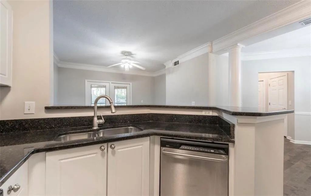 5559 Glenridge Drive Unit 1105, Atlanta, Georgia 30342, 1 Bedroom Bedrooms, ,1 BathroomBathrooms,Residential,Sold,5559 Glenridge Drive Unit 1105,6120907