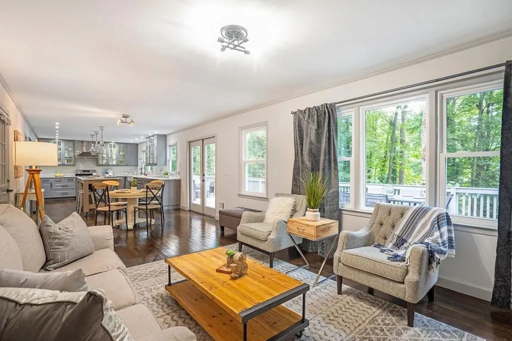 6830 River Springs Lane, Sandy Springs, Georgia 30328, 4 Bedrooms Bedrooms, ,3 BathroomsBathrooms,Residential,Sold,6830 River Springs Lane,7106748