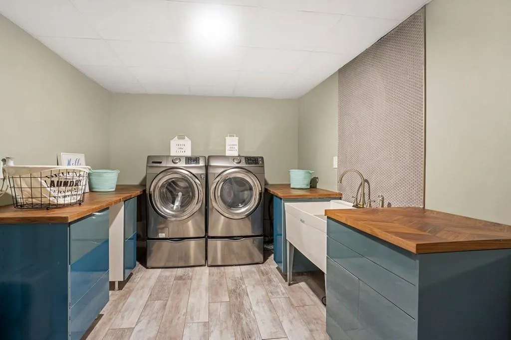 6830 River Springs Lane, Sandy Springs, Georgia 30328, 4 Bedrooms Bedrooms, ,3 BathroomsBathrooms,Residential,Sold,6830 River Springs Lane,7106748