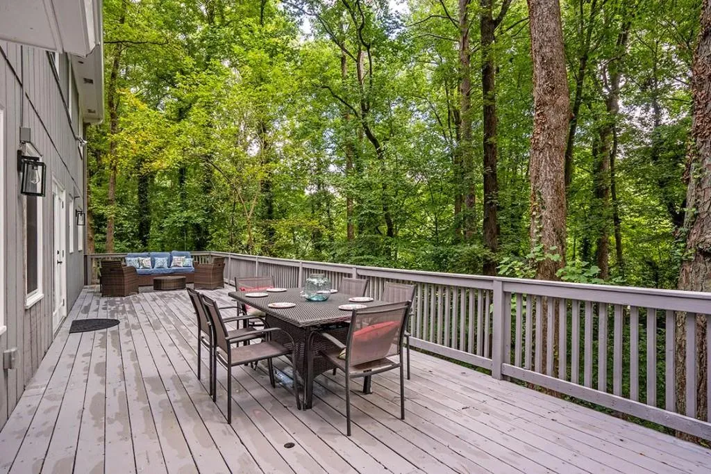 6830 River Springs Lane, Sandy Springs, Georgia 30328, 4 Bedrooms Bedrooms, ,3 BathroomsBathrooms,Residential,Sold,6830 River Springs Lane,7106748