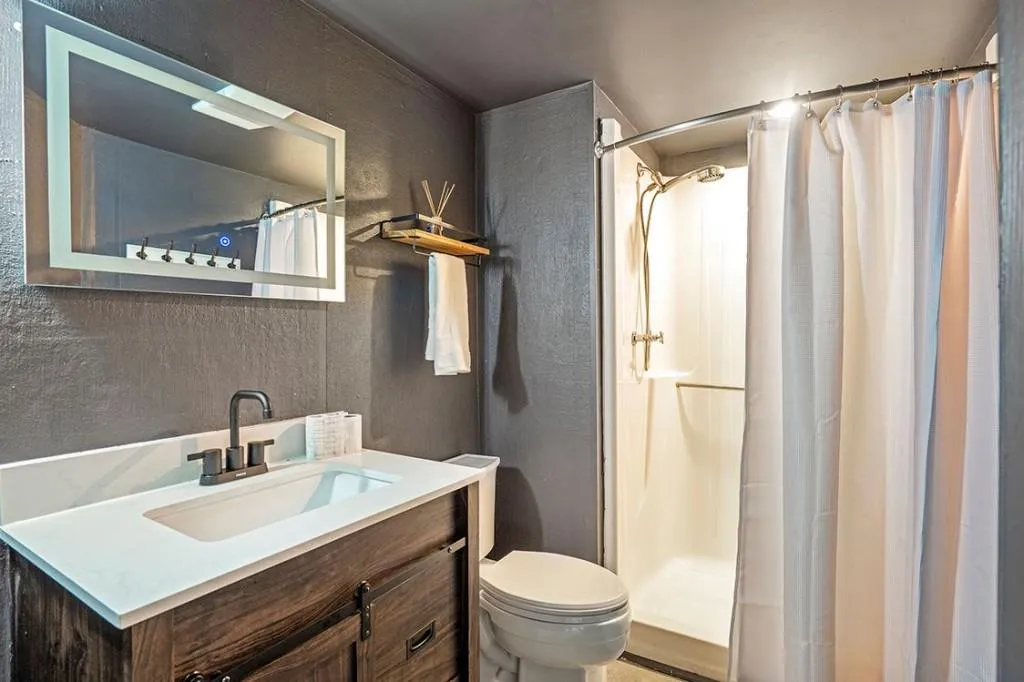 6830 River Springs Lane, Sandy Springs, Georgia 30328, 4 Bedrooms Bedrooms, ,3 BathroomsBathrooms,Residential,Sold,6830 River Springs Lane,7106748