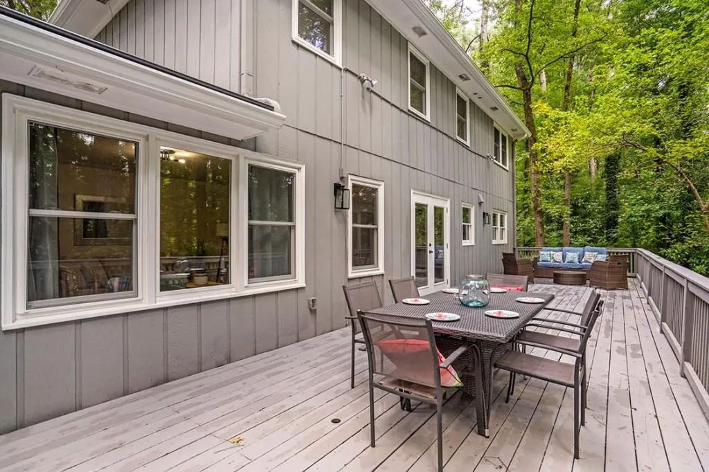 6830 River Springs Lane, Sandy Springs, Georgia 30328, 4 Bedrooms Bedrooms, ,3 BathroomsBathrooms,Residential,Sold,6830 River Springs Lane,7106748