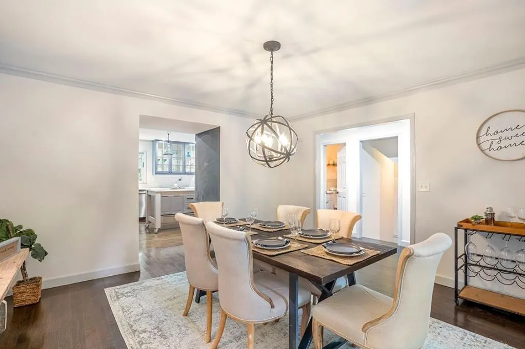 6830 River Springs Lane, Sandy Springs, Georgia 30328, 4 Bedrooms Bedrooms, ,3 BathroomsBathrooms,Residential,Sold,6830 River Springs Lane,7106748