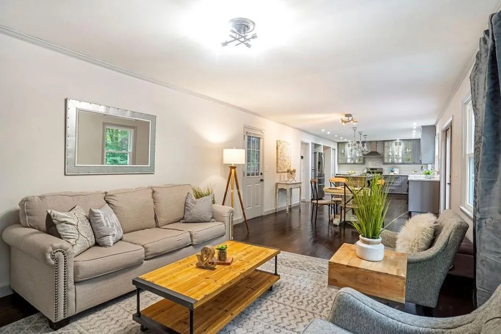 6830 River Springs Lane, Sandy Springs, Georgia 30328, 4 Bedrooms Bedrooms, ,3 BathroomsBathrooms,Residential,Sold,6830 River Springs Lane,7106748