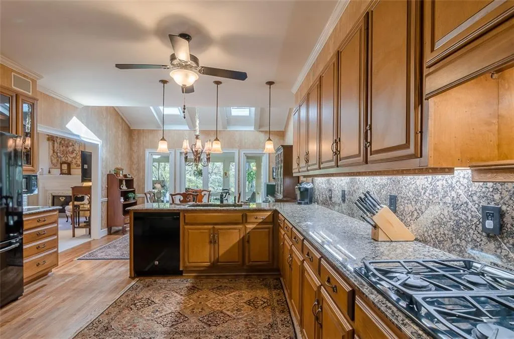 2930 Coles Way, Sandy Springs, Georgia 30350, 5 Bedrooms Bedrooms, ,4 BathroomsBathrooms,Residential,Sold,2930 Coles Way,5774840