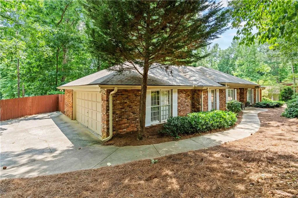 7105 Duncourtney Drive, Sandy Springs, Georgia 30328, 4 Bedrooms Bedrooms, ,3 BathroomsBathrooms,Residential,Sold,7105 Duncourtney Drive,7077952