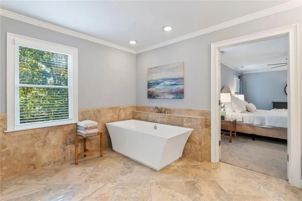 Soaking Tub and Heated Floors